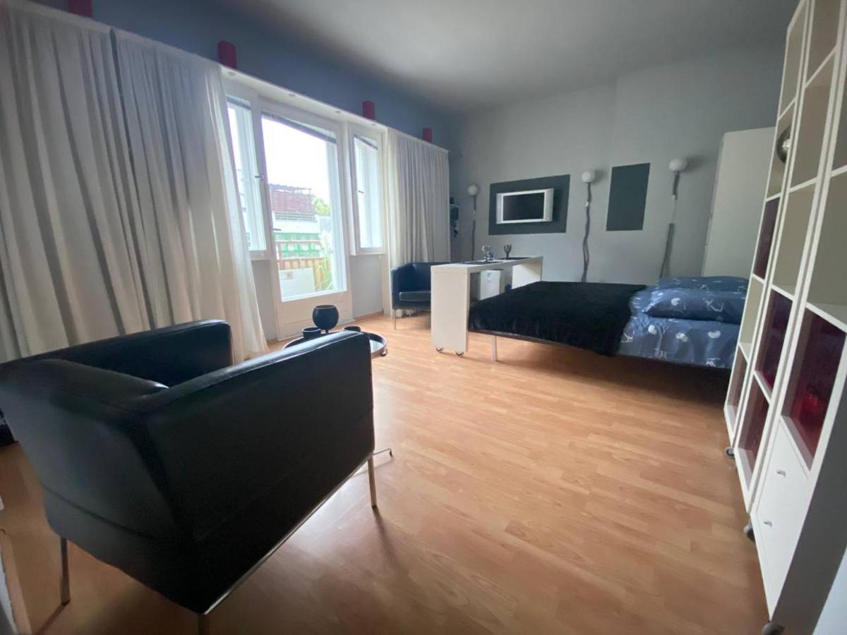 Cozy Modern Apartment With Small Balcony In The Heart Of برلين المظهر الخارجي الصورة