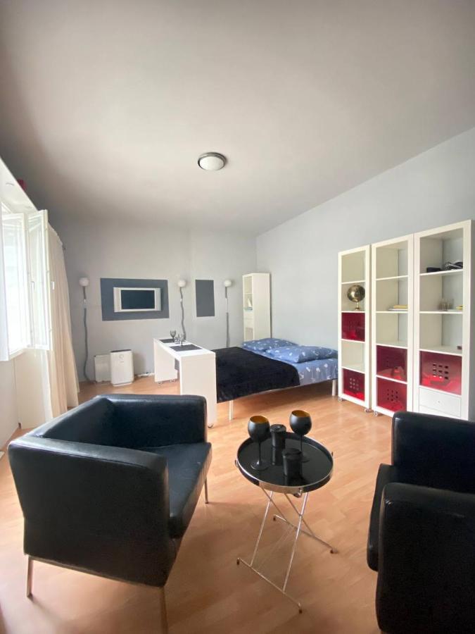 Cozy Modern Apartment With Small Balcony In The Heart Of برلين المظهر الخارجي الصورة